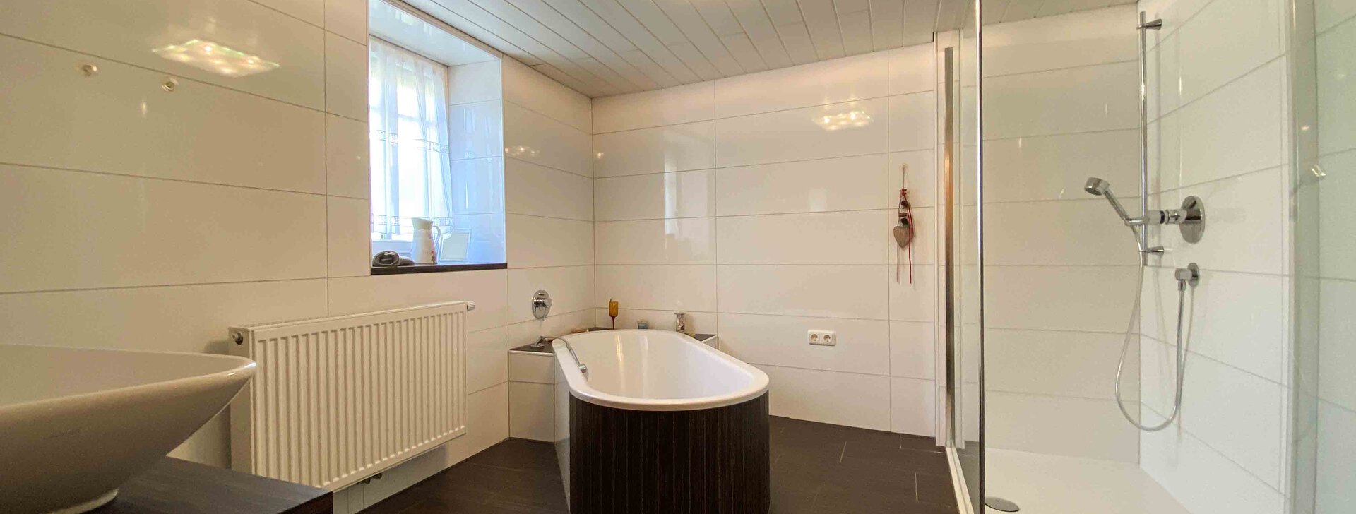 Badezimmer, Immobilie kaufen, Vierseithof in Schalchen | © HausBauHaus GmbH 