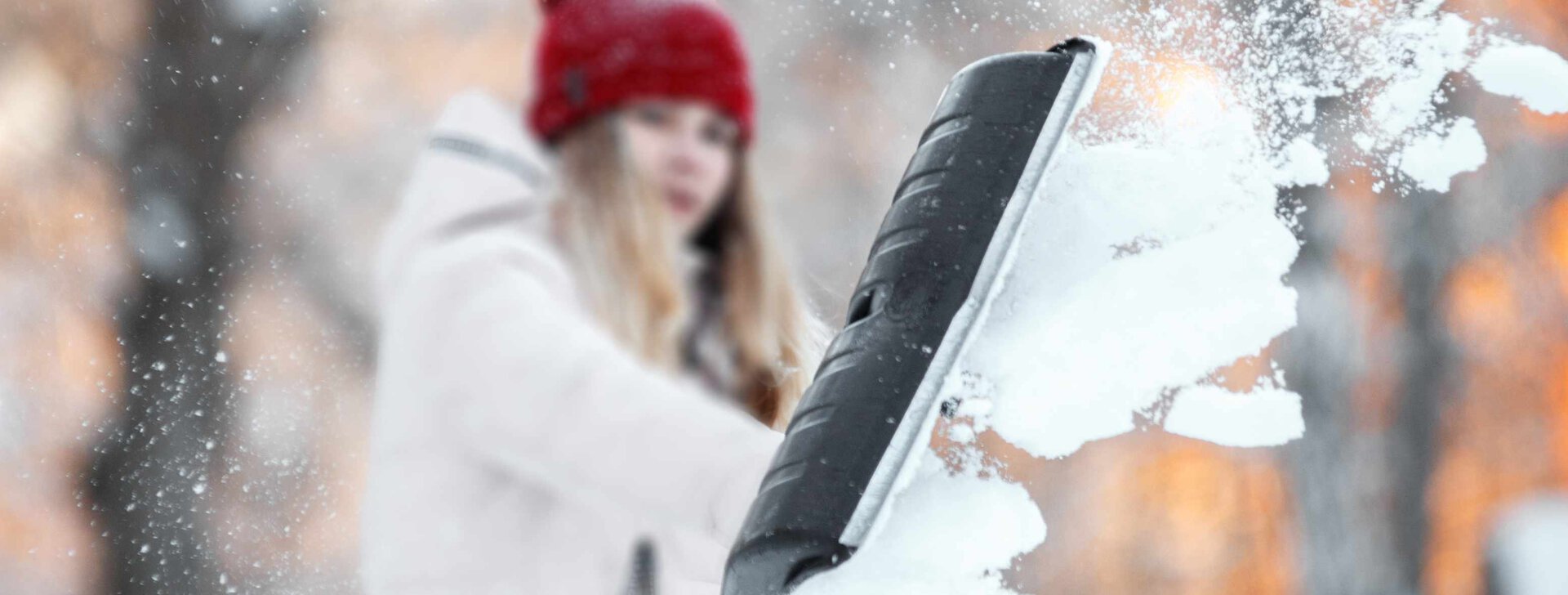 Wege und Einfahrten von Schnee und Eis befreien - wer ist dafür zuständig? | © shutterstock - Burdun Iliya