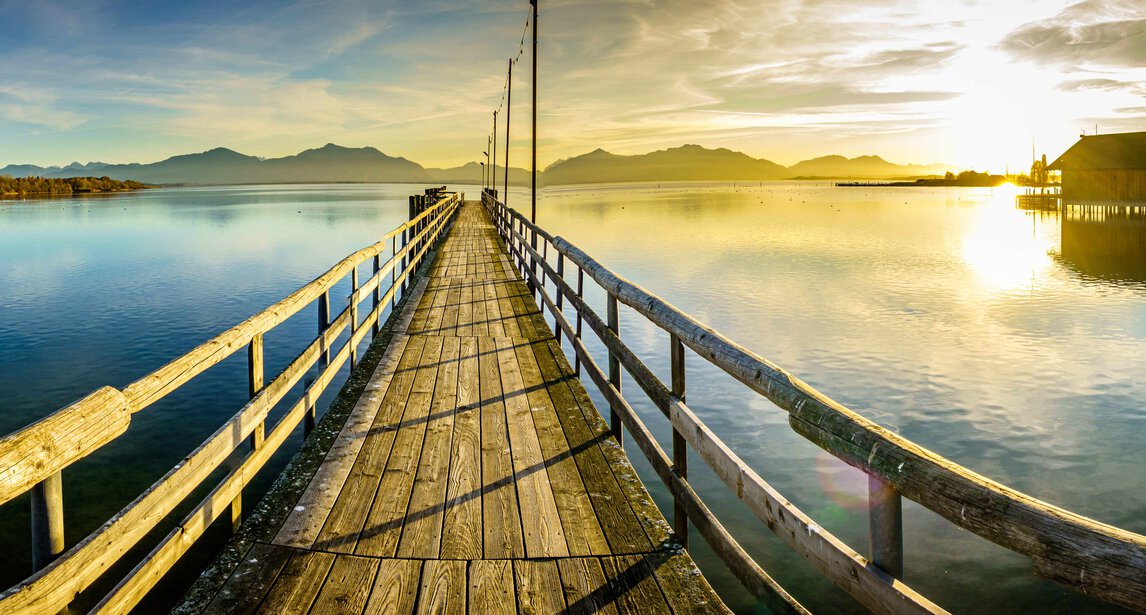 Der Chiemsee | © shutterstock - FooTToo Seebruck am Chiemsee - unser schönes Chiemgau | © shutterstock - FooTToo