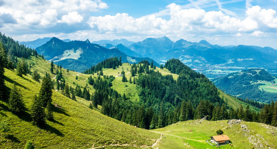 Chiemgauer Alpen | © shutterstock - FooTToo Lebenswert wohnen im Chiemgau mit Nähe zur Chiemgauer Bergwelt | © shutterstock - FooTToo