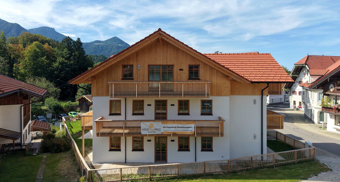 Süd-Ost Ansicht | © HausBauHaus GmbH Neubau Marquartstein, Bauträger, Neubauwohnungen, Immobilien | © HausBauHaus GmbH