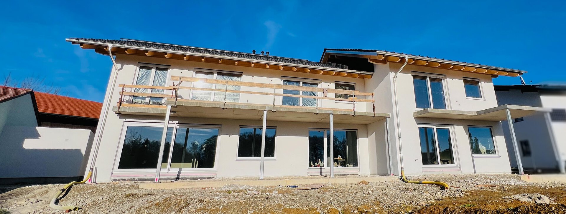 Terrasse und Garten in Südausrichtung - Gartenwohnung zum Kauf in Trostberg | © HausBauHaus GmbH Traunstein