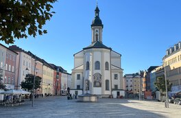 Traunstein - Kirche Stadtplatz| HausBauHaus Immobilien | © HausBauHaus Immobilien