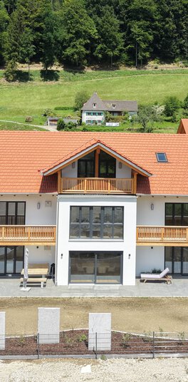 Moderne Neubauwohnungen im Wohnpark St. Valentin Ruhpolding | © HausBauHaus