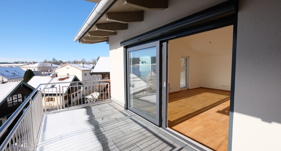 Dachterrasse - Neubauwohnungen Stadthaus - zentrale Lage von Traunstein - HausBauHaus Immobilienmakler | © HausBauHaus GmbH