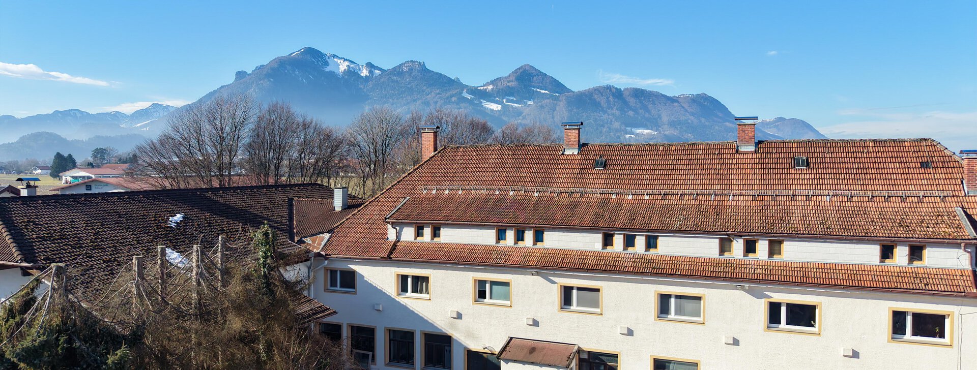 Gewerbe im EG, Wohnen in OG und DG | © HausBauHaus GmbH Traunstein