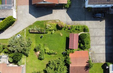 Ruhig gelegenes Baugrundstück in Neufinsing bei München zur Bebauung mit einem Einfamilien- oder Doppelhaus. | © HausBauHaus GmbH Traunstein