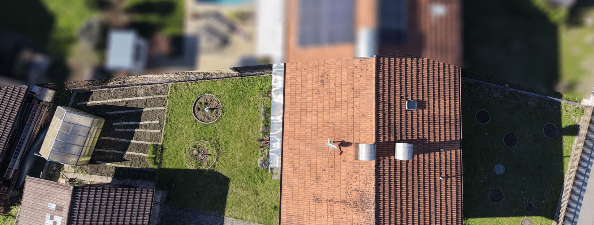 Doppelhaushälfte Nußdorf am Inn, Garten, Bergblick, Ruhige Lage, Zwei Wohneinheiten, Mehrgenerationenwohnen, Erbbaurecht, Renovierungsbedürftig | © HausBauHaus GmbH