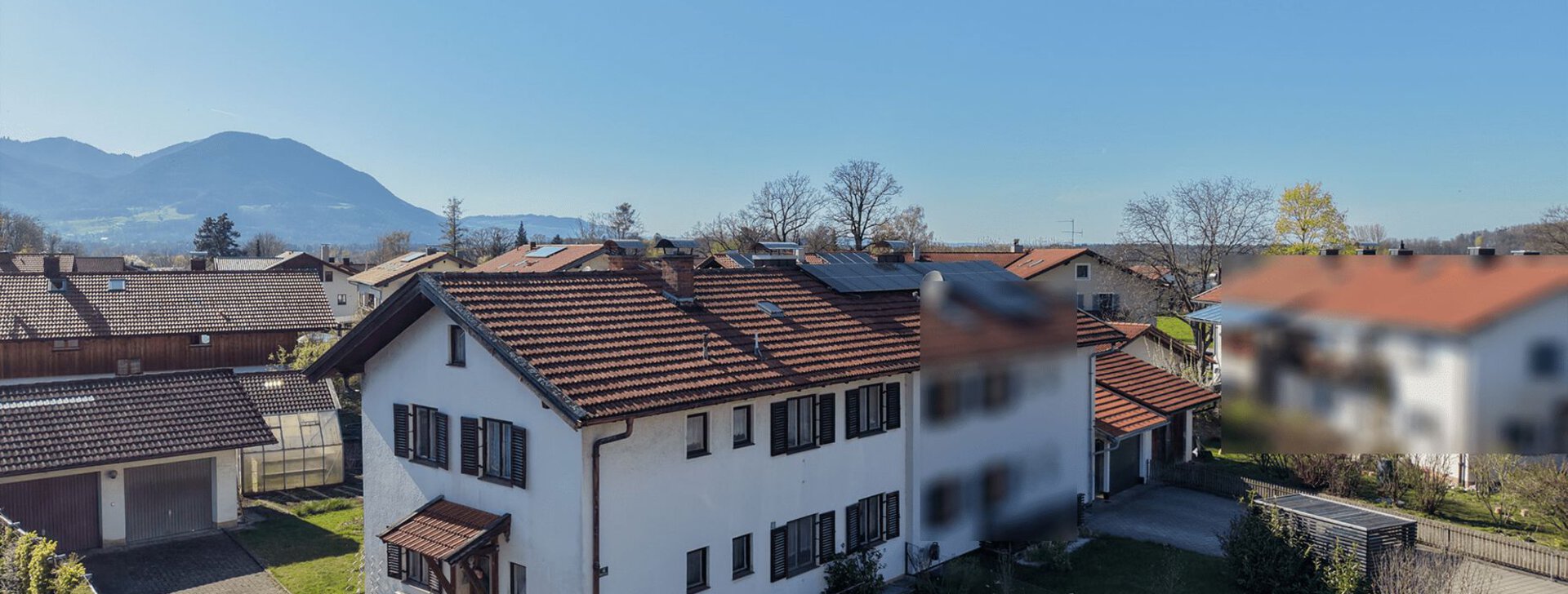 Doppelhaushälfte Nußdorf am Inn, Garten, Bergblick, Ruhige Lage, Zwei Wohneinheiten, Mehrgenerationenwohnen, Erbbaurecht, Renovierungsbedürftig | © HausBauHaus GmbH