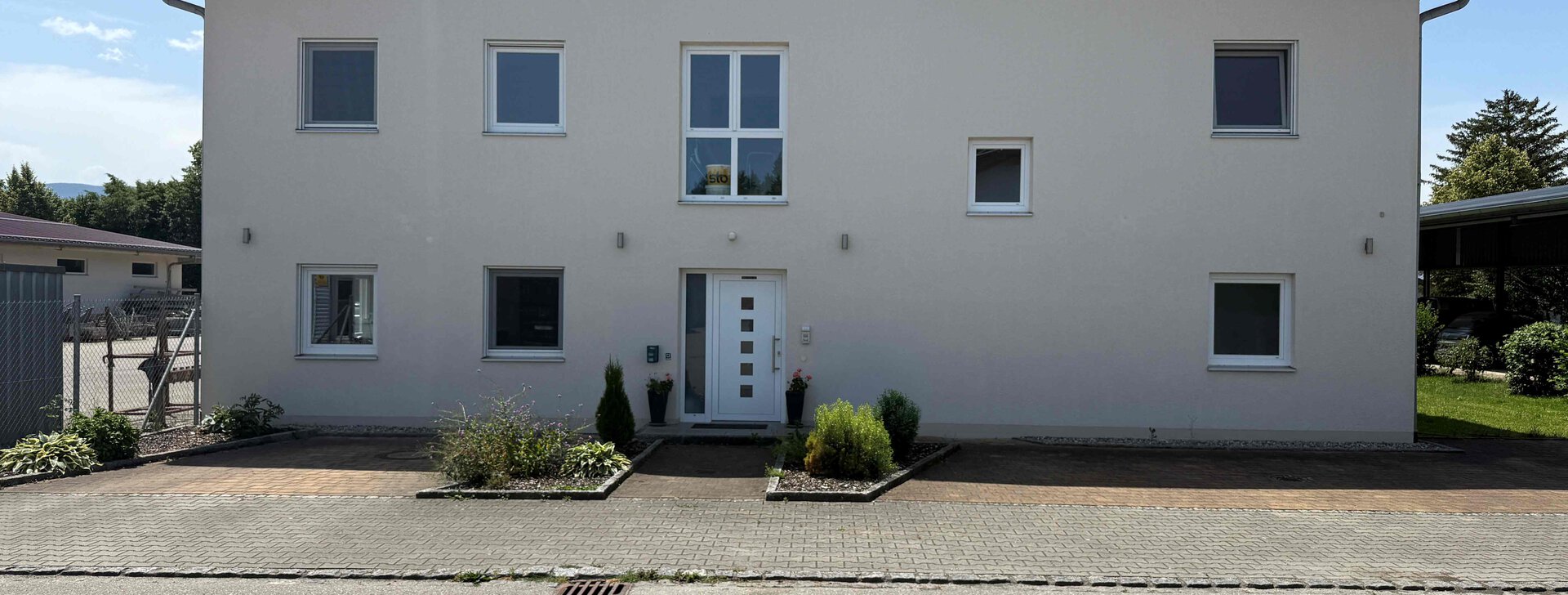 Außenansicht, Gewerbeobjekt, Immobilie mieten, Petting | © HausBauHaus GmbH 