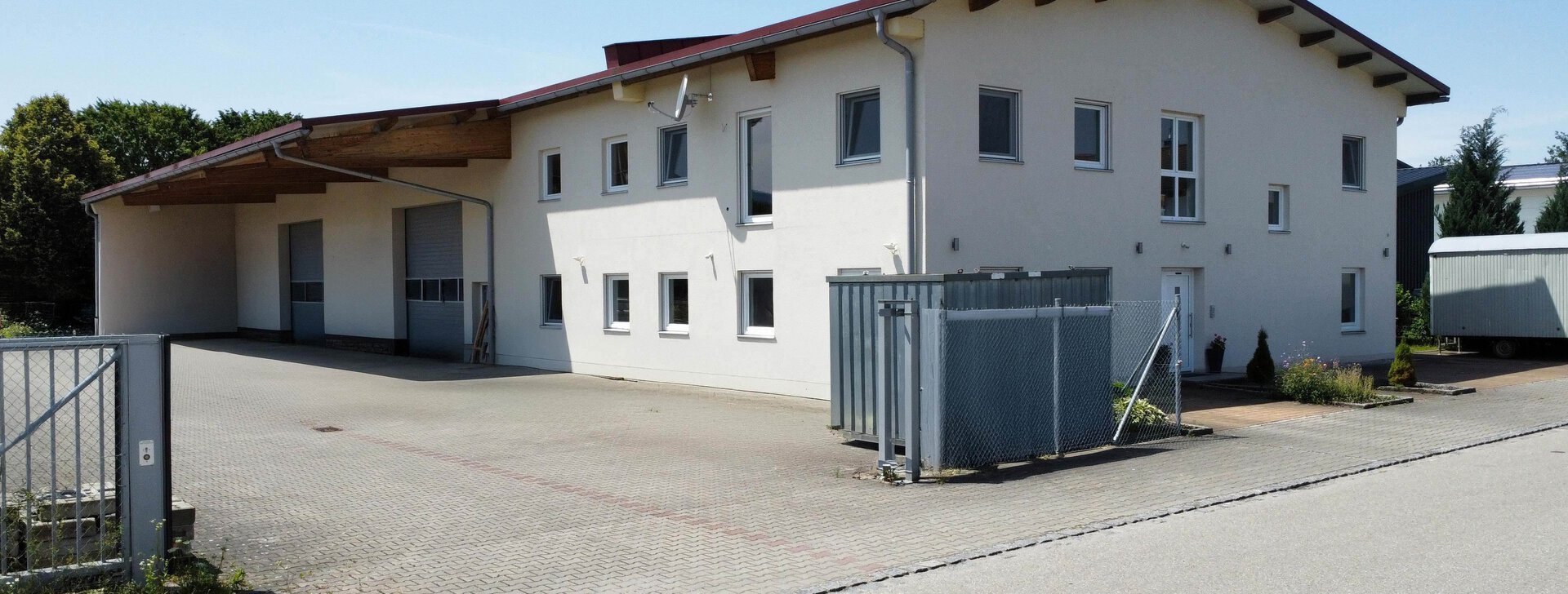 Außenansicht, Gewerbeobjekt, Immobilie mieten, Petting | © HausBauHaus GmbH 