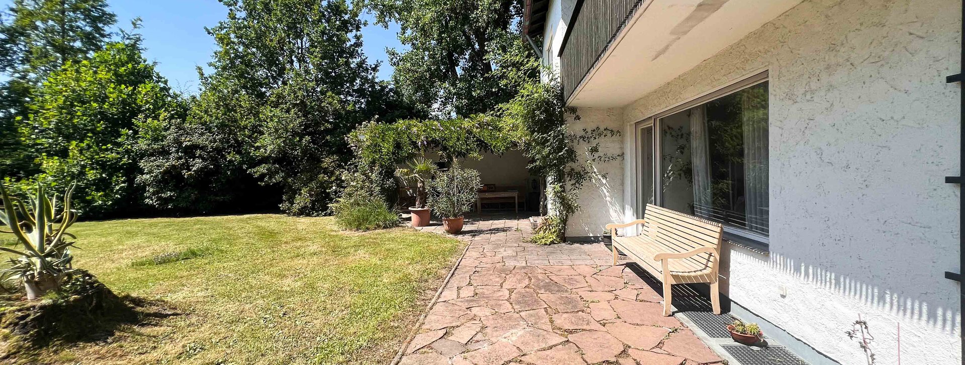 Terrasse, Grundstück mit Einfamilienhaus, Immobilie kaufen, Raubling  | © HausBauHaus GmbH 