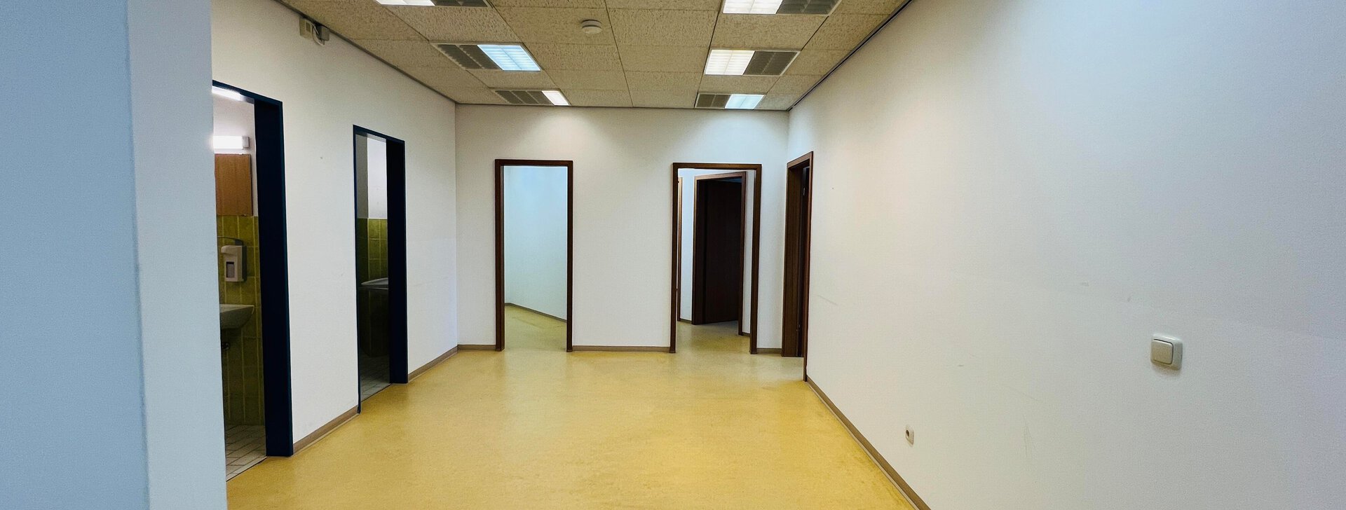 Gewerbeeinheit Rosenheim zum Kauf - Eingangsbereich | © HausBauHaus GmbH Traunstein