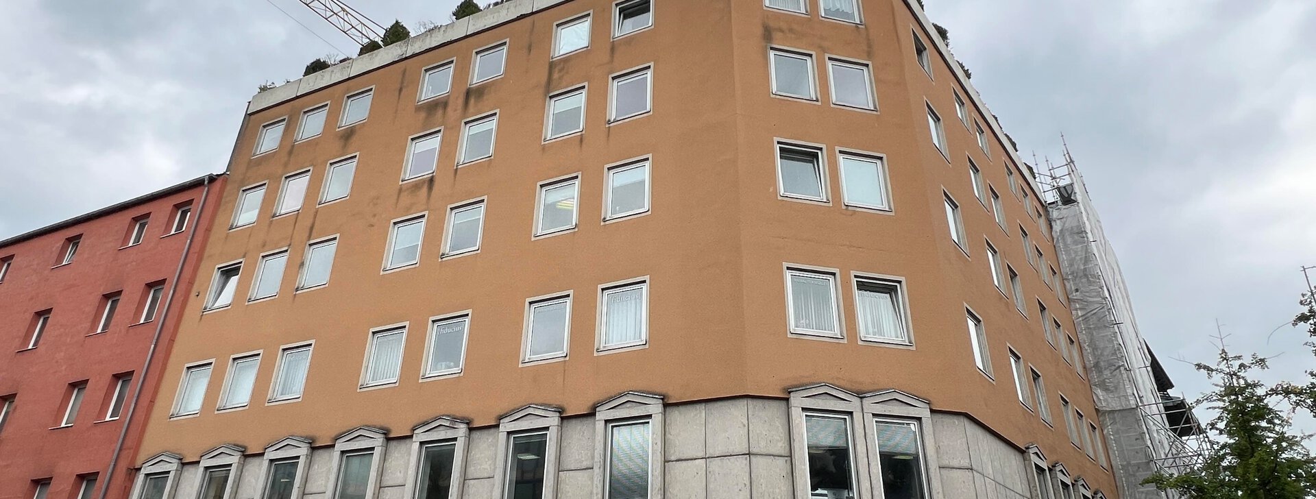 Gewerbeeinheit Rosenheim zum Kauf - Gebäudeansicht | © HausBauHaus GmbH 