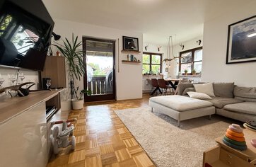 Wohnzimmer, 3-Zimmer-Wohnung, Immobilie kaufen, Rosenheim  | © HausBauHaus GmbH 