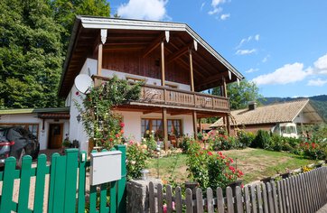 Gepflegtes Einfamilienhaus in Ruhpolding mit Bergblick zum Kauf | © HausBauHaus GmbH