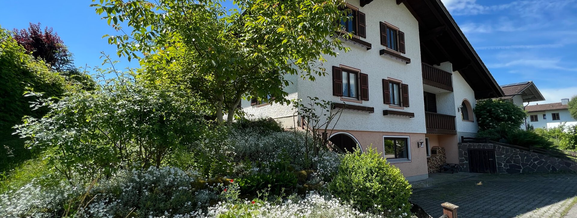 Einfamilienhaus mit großem Garten in Taching am See zum Kauf | © HausBauHaus GmbH Traunstein