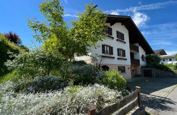 Einfamilienhaus mit großem Garten in Taching am See zum Kauf | © HausBauHaus GmbH Traunstein