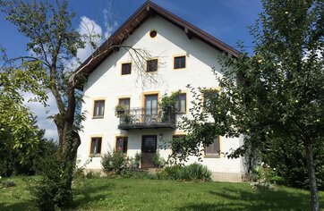 Bäuerliches Anwesen, Immobilie kaufen, Trostberg, Bergblick | © HausBauHaus GmbH 