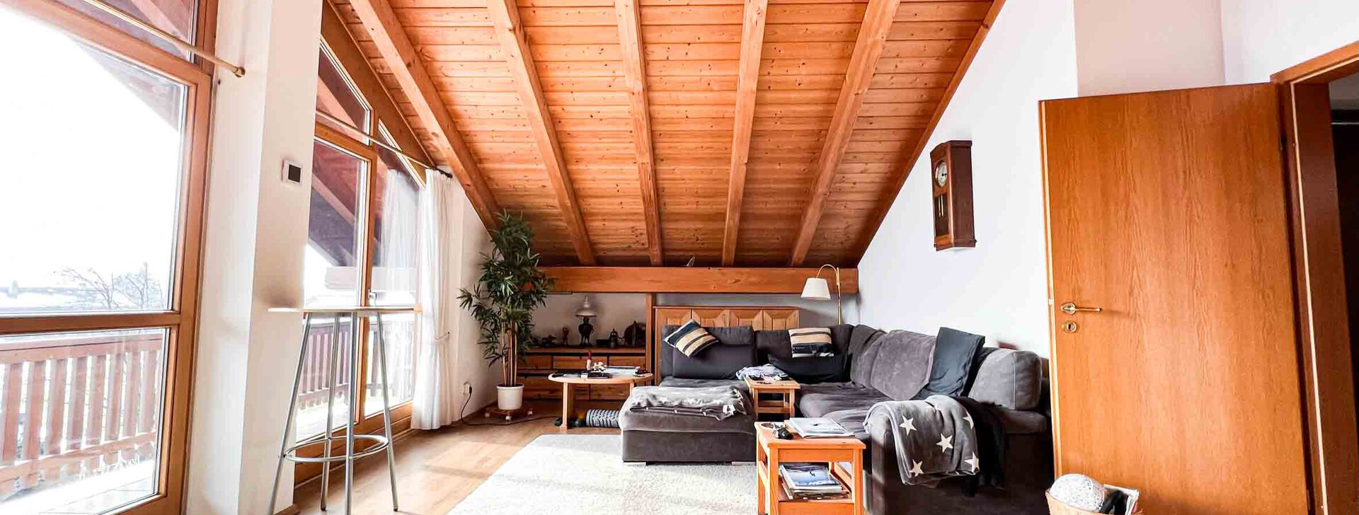 Dachgeschoss Wohnung mit Bergblick in Vachendorf | © HausBauHaus GmbH Traunstein