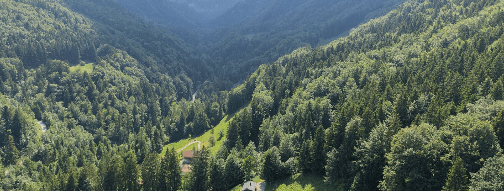 Almhütte in den Bergen, Bergblick, Urlaub im Grünen, Berghütte, Chiemgauer Alpen, bergen im Chiemgau, Wanderhütte, | © HausBauHaus GmbH