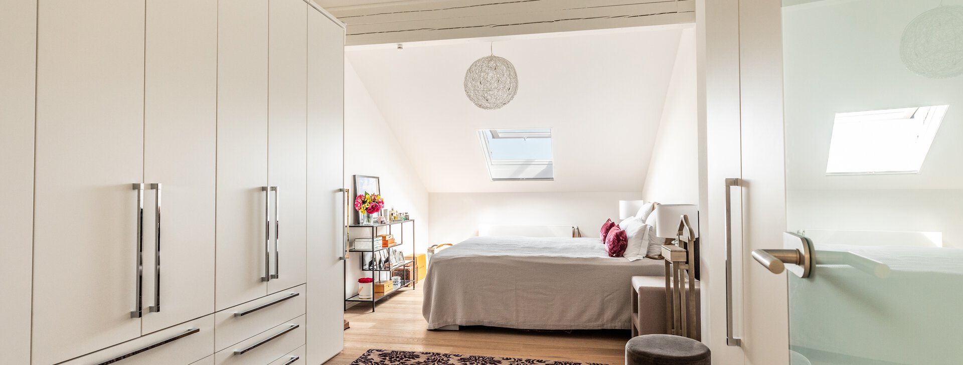Schlafzimmer Dachgeschosswohnung in Bergen, Immobilie kaufen, Bergen | © HausBauHaus GmbH