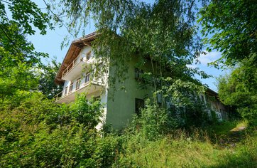 Bauernhaus I ehemalige Hofstelle I in Bernau am Chiemsee I zum Kauf | © HausBauHaus GmbH Traunstein