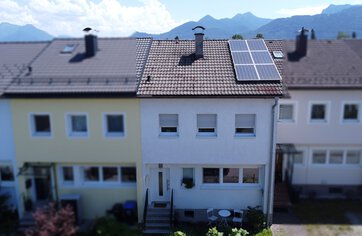 Außenansicht, Reihenmittelhaus, Immobilie kaufen, Bernau am Chiemsee | © HausBauHaus GmbH 