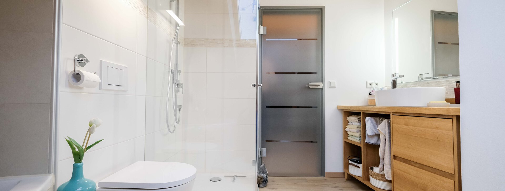 Stadthaus Burghausen zum Kauf -  modernes Badezimmer | © HausBauHaus GmbH Traunstein