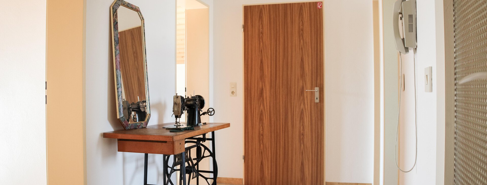 Zweifamilienhaus in Chieming I Diele in der Dachgeschoss-Wohnung | © HausBauHaus GmbH Traunstein