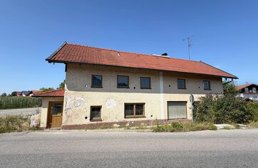 Sanierungsobjekt in Fridolfing mit genehmigter Planung für vier Wohneinheiten zum Kauf | © HausBauHaus GmbH Traunstein