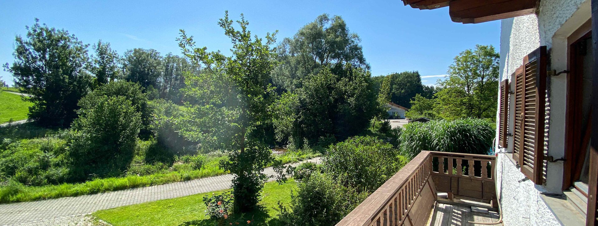 Balkon Aussicht, Anwesen mit Gewerbehalle, Immobilie kaufen, Kirchanschöring   | © HausBauHaus GmbH 