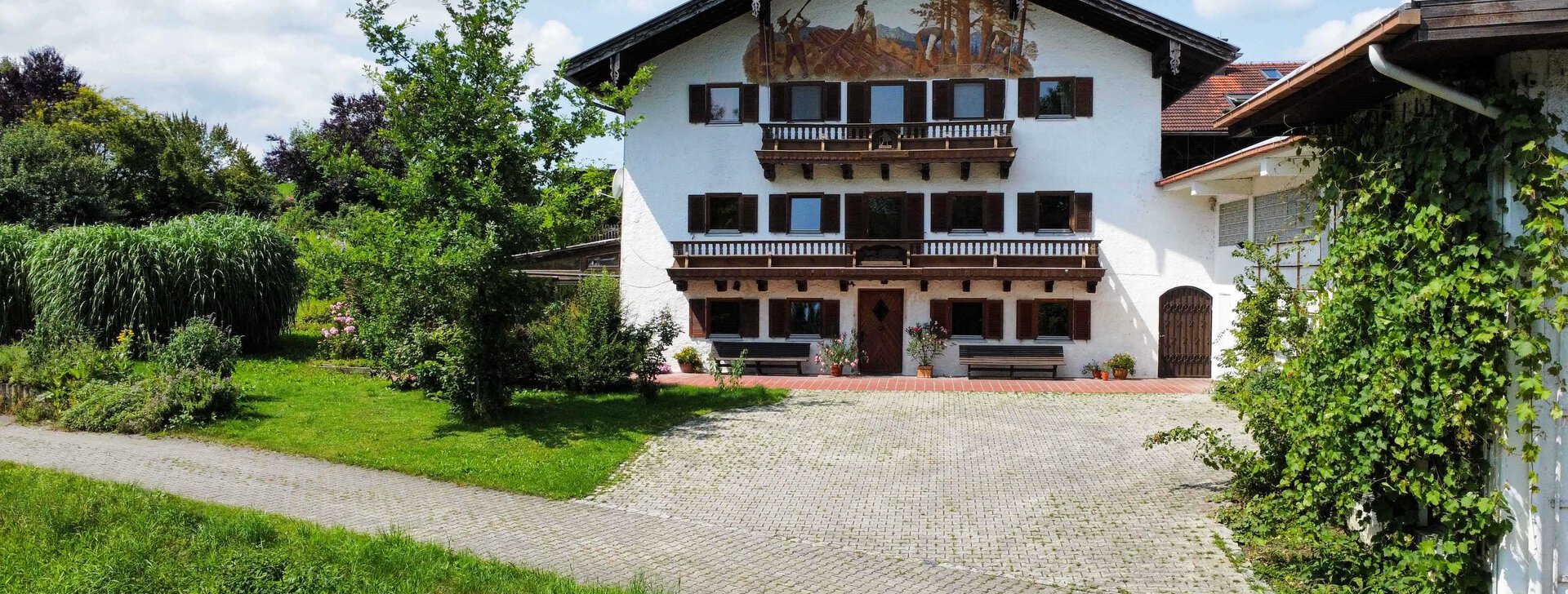 Außenansicht, Anwesen mit Gewerbehalle, Immobilie kaufen, Kirchanschöring  | © HausBauHaus Gmbh 
