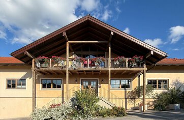 Anwesen mit Gewerbehalle, Immobilie kaufen, Kirchanschöring  | © HausBauHaus GmbH 