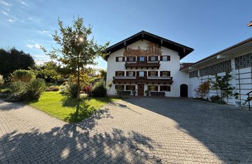 Anwesen mit Gewerbehalle, Immobilie kaufen, Kirchanschöring  | © HausBauHaus GmbH 