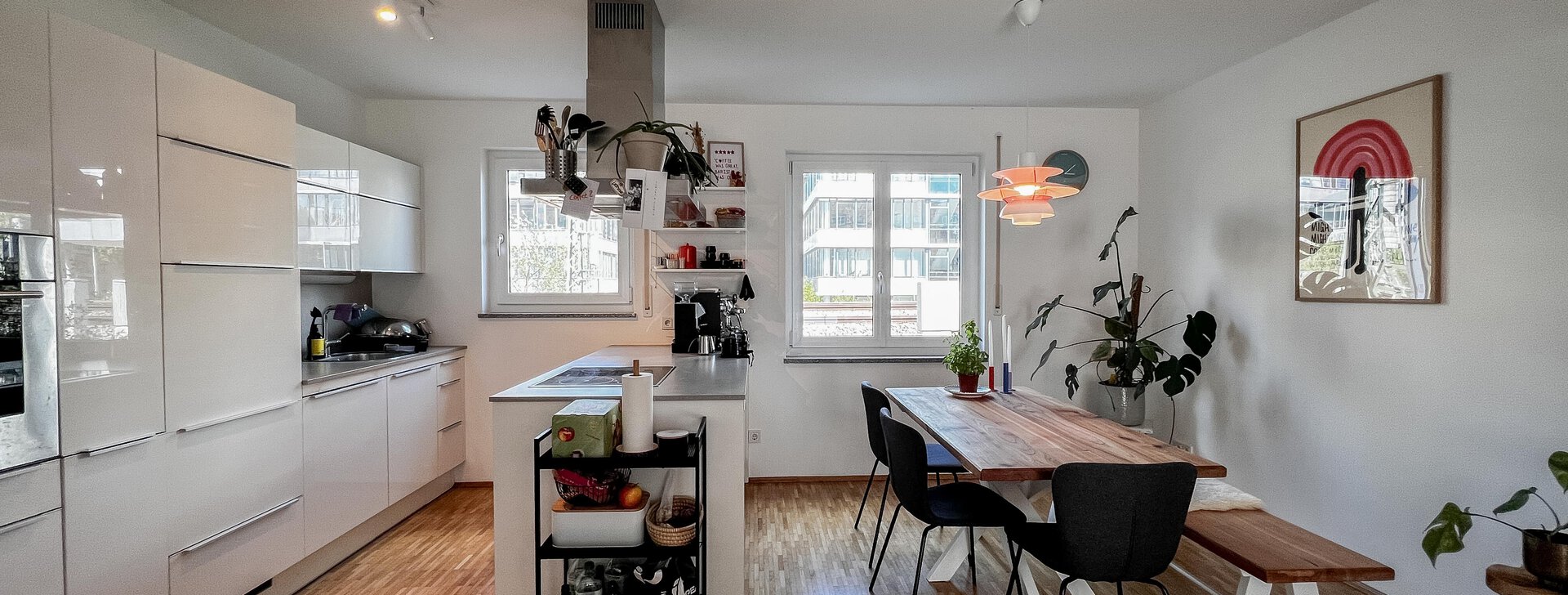 2,5-Zimmer-Wohnung in München - Küche und Essplatz | © HausBauHaus GmbH Traunstein