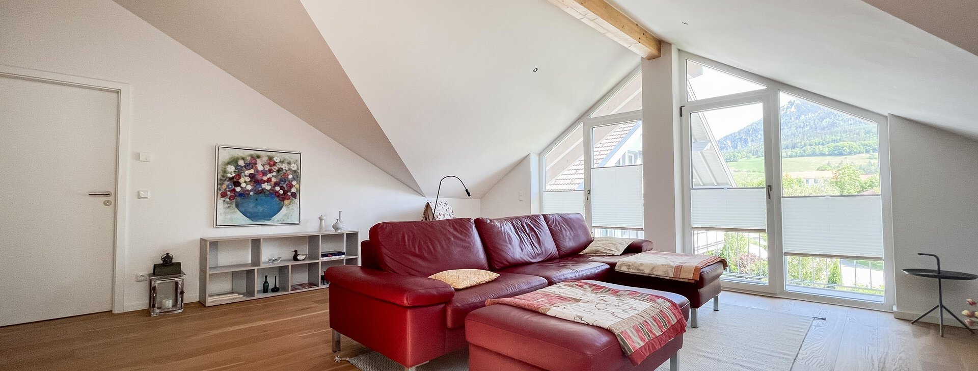 Herrlicher Wohnbereich mit Balkon - Dachgeschosswohnung in Ruhpolding | © HausBauHaus GmbH 