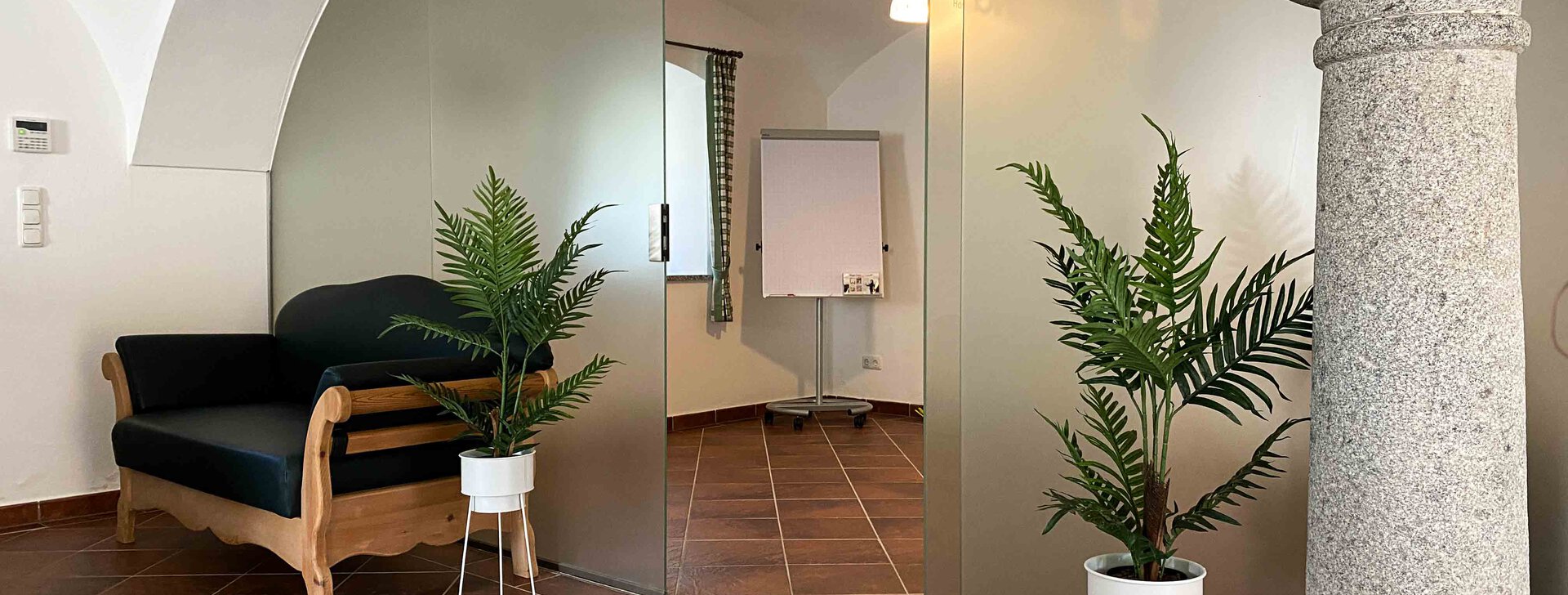 Hofansicht, Immobilie kaufen, Vierseithof in Schalchen | © HausBauHaus GmbH