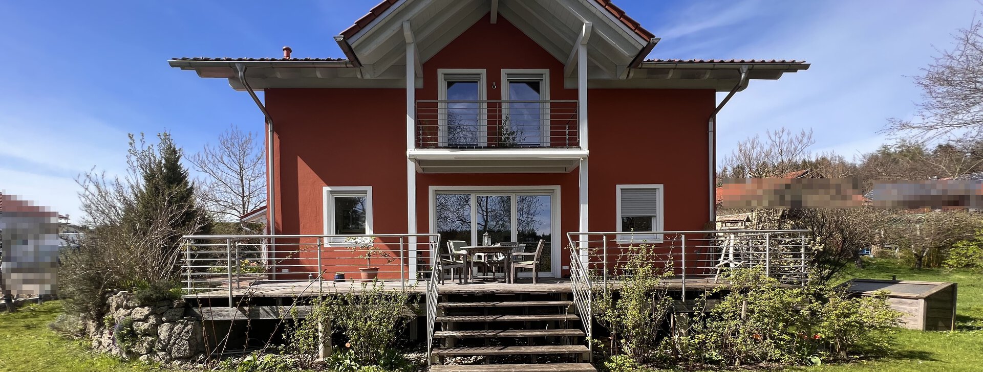 Gartenansicht, Großzügiges Einfamilienhaus, Immobilie kaufen, Seeon-Seebruck | © HausBauHaus