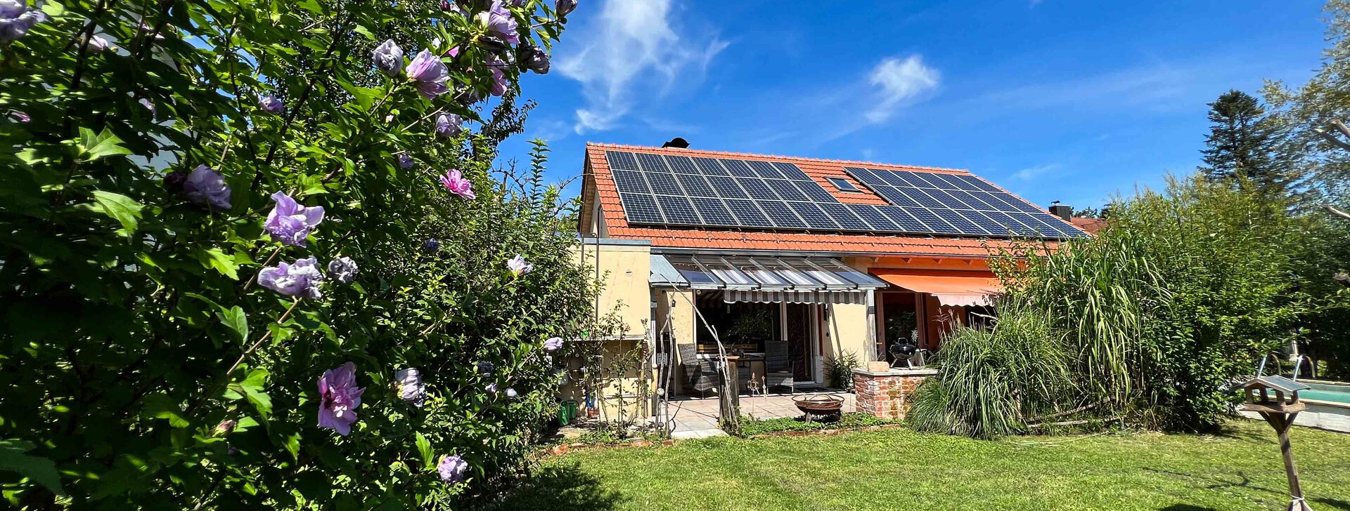 Außenansicht mit Garten, Einfamilienhaus in Traunreut, Immobilie kaufen, Traunreut  | © HausBauHaus GmbH