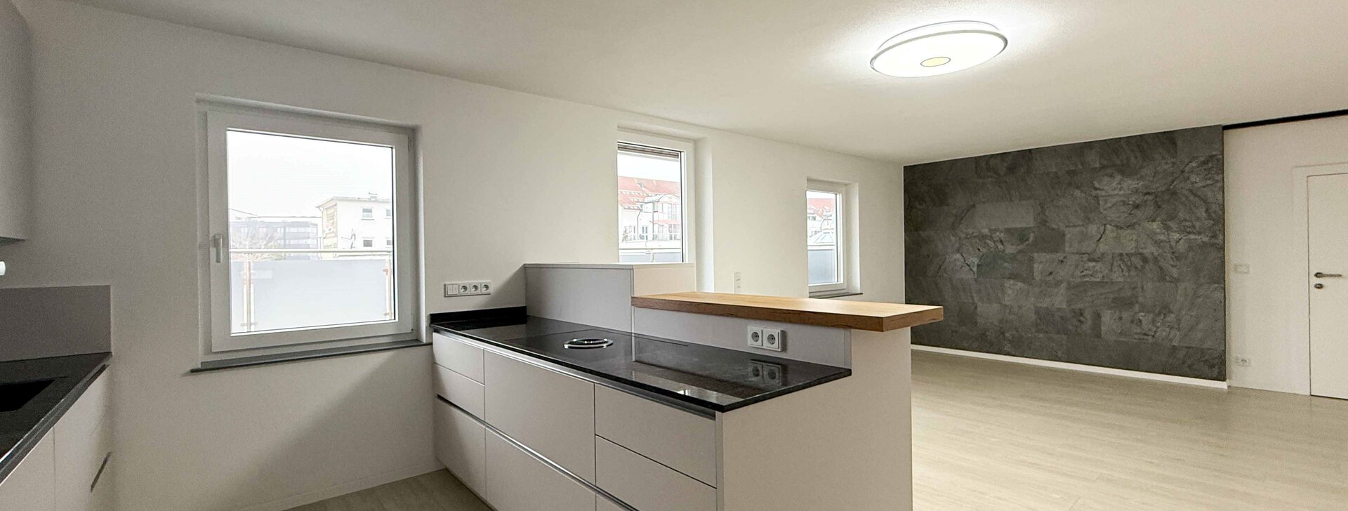 Wohn- und Essbereich, 3-Zimmer-Wohnung, Eigentumswohnung, Immobilie kaufen, Traunreut  | © HausBauHaus GmbH 