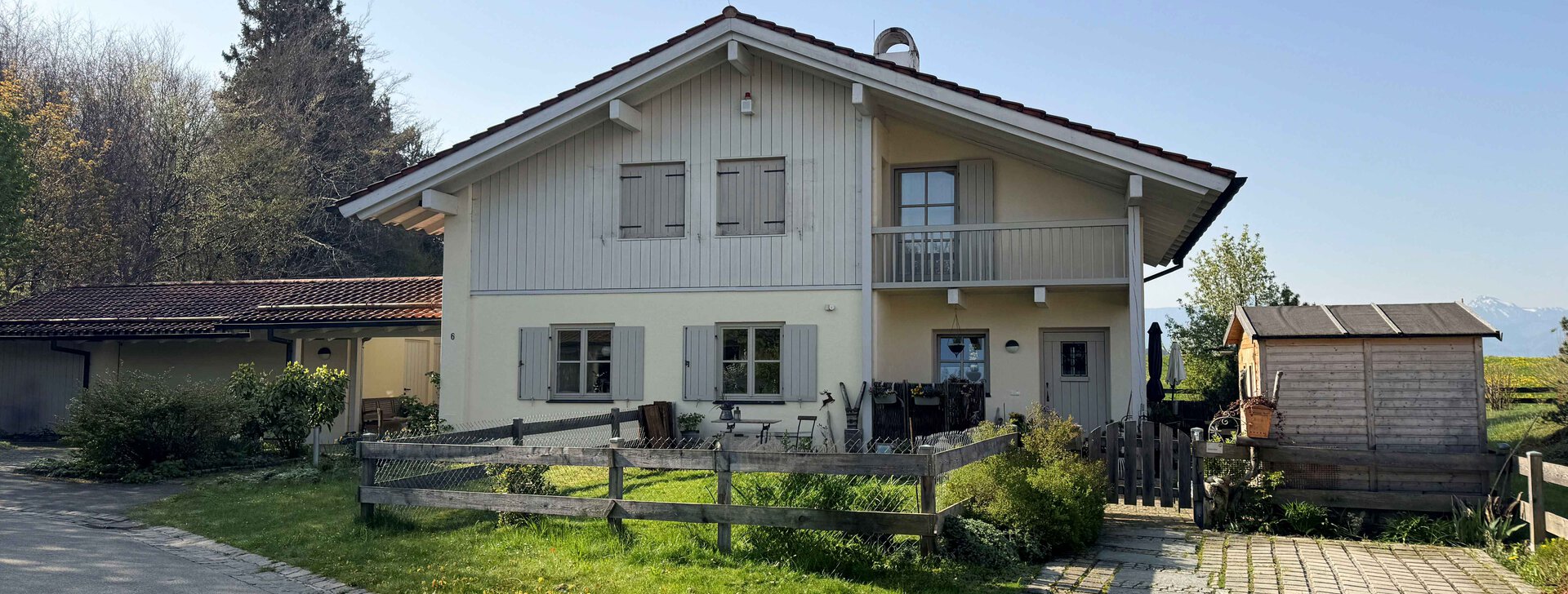 Außenansicht, Einfamilienhaus mit Einliegerwohnung, Immobilie kaufen, Traunstein | © HausBauHaus GmbH 