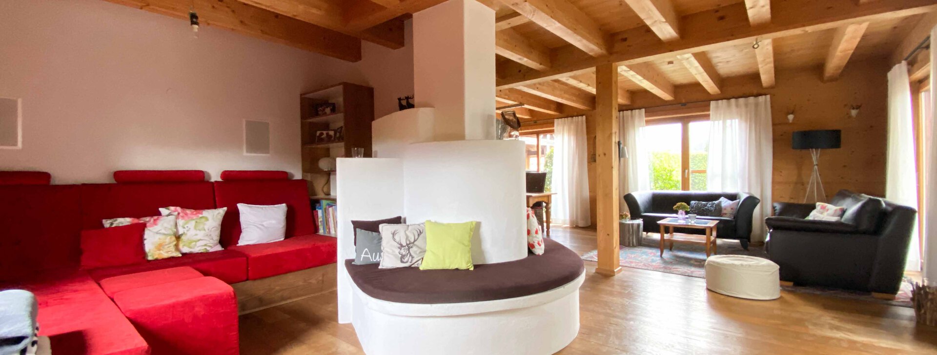 Wohnbereich, Immobilie kaufen, Chiemgau, Traunstein, Einfamilienhaus in Vollholzbauweise | © HausBauHaus GmbH 