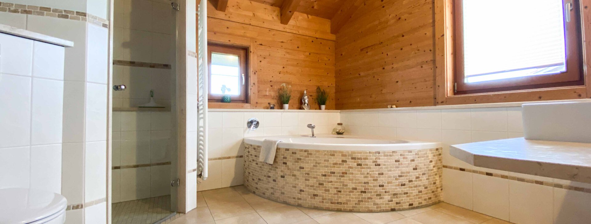Badezimmer, Immobilie kaufen, Chiemgau, Traunstein, Einfamilienhaus in Vollholzbauweise | © HausBauHaus GmbH