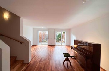 Wohnbereich-Immobilie verkaufen-Miete-Reihenmittelhaus Traunstein | © HausBauHaus GmbH