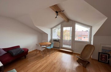 Wohnbereich Dachgeschosswohnung in Traunstein, Immobilie mieten, Traunstein | © HausBauHaus GmbH