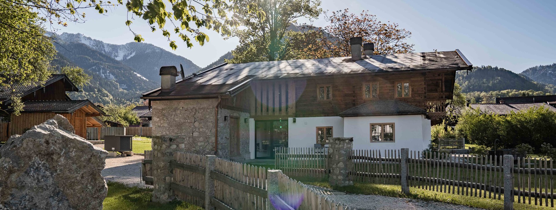 bauernsacherl, unterwoessen, achental, bergblick, historie, chalet, chiemgau, berge, immobilien, luxus, spa, sauna | © HausBauHaus GmbH, Fox-Flair Photography Christopher Busch