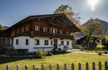 bauernsacherl, unterwoessen, achental, bergblick, historie, chalet, chiemgau, berge, immobilien, luxus, spa, sauna | © HausBauHaus GmbH, Fox-Flair Photography Christopher Busch