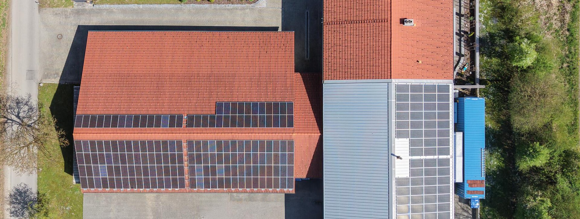 Gewerbe, Produktionshalle, Lagerhallen, Betriebsleiterwohnhaus, Wohnen am Gewerbe, Gewerbeimmobilie in Waging am See | © HausBauHaus GmbH