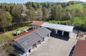 Gewerbe, Produktionshalle, Lagerhallen, Betriebsleiterwohnhaus, Wohnen am Gewerbe, Gewerbeimmobilie in Waging am See | © HausBauHaus GmbH